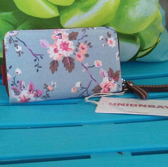 🌸NWT Unionbay Wristlet - Picture 2 of 3